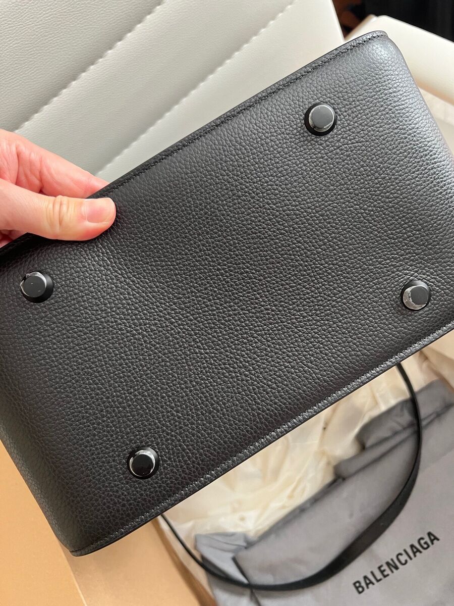 NEW Balenciaga Tool 2.0 North South Tote Leather Medium NEW Balenciaga Tool 2.0 North South Tote Leather Medium