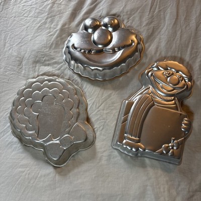 Vintage Wilton Cake Pans Lot Of 3. Sesame Street Cake Pans.