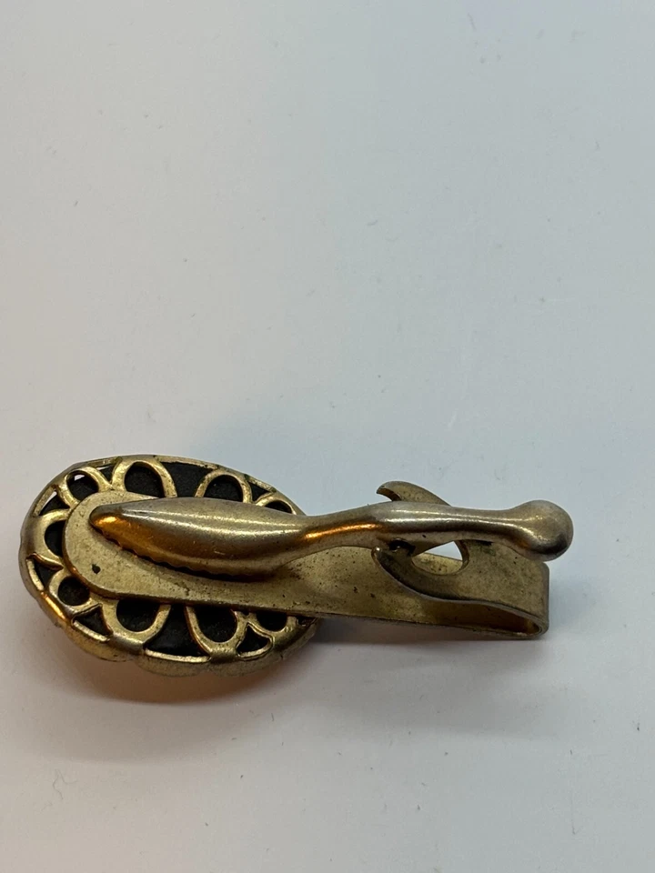 Barra de corbata vintage tono latón dorado hematita única en ajuste festoneado Foto 3 de 4