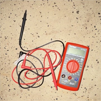 EverStart 10711WDI 2000 Count Digital Multimeter CAT III 600V w/ Test Leads