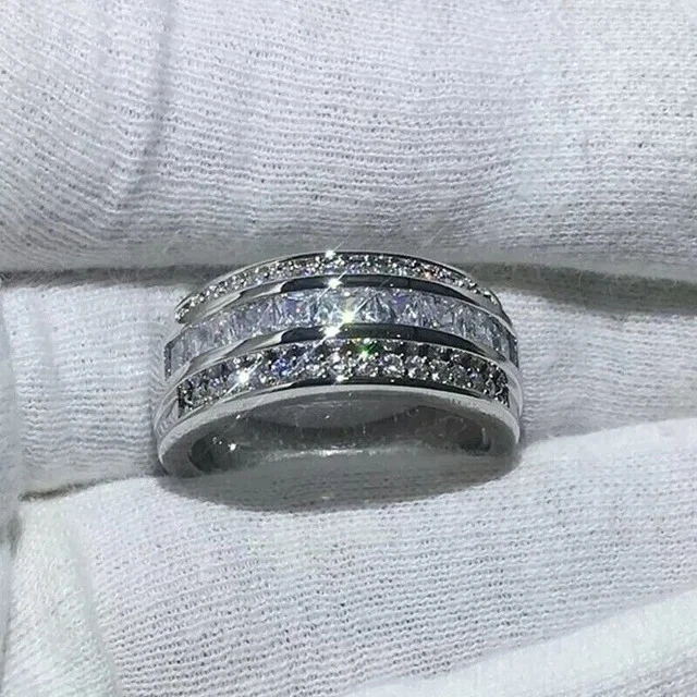 Anillo de boda para hombre enchapado en oro blanco de 14 quilates corte redondo diamante creado en laboratorio Foto 2 de 3