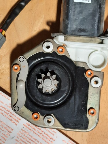 A 1 Cardone 42-318 Power Window Motor 97-2002 Expedition 99-2003 F150 - Picture 9 of 10