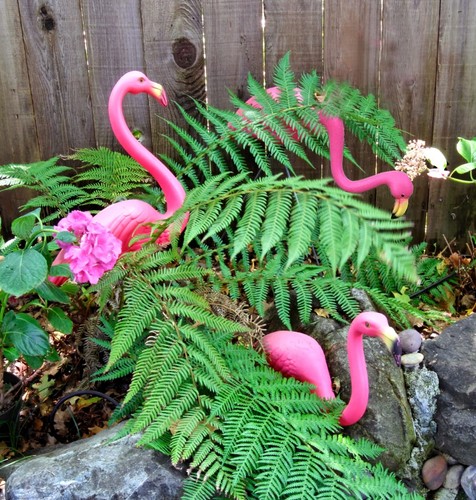 4 Pack Pink Flamingo Yard Decor with Stakes Lawn Ornament Garden Statue - 第 5/6 張圖片