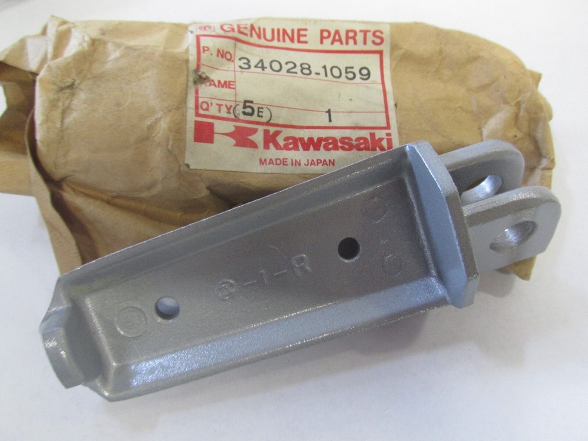 NOS Kawasaki RH Front Footpeg 84-85 ZX550 83-85 ZX750 83-84