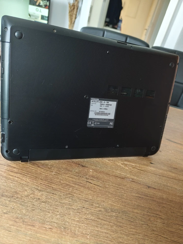 Laptop Toshiba Satellite /Scullcandy 8gbRam 1Tb 4Kerne 1.8GhZ - Bild 4 von 4