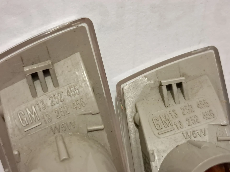 Opel 13252455 13252456 Freccia Destra E  Sinistra Opel Corsa D 2006 - Immagine 4 di 4