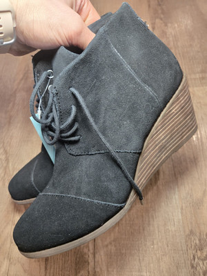 Women's Boots Wedge Black Suede Size 7.5 TOMS Hyde