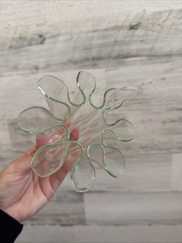 Vintage Kunst Glas Knospen Vase mit grünem Rand & Zinnsockel Taschentuch Rüsche - Bild 4 von 14