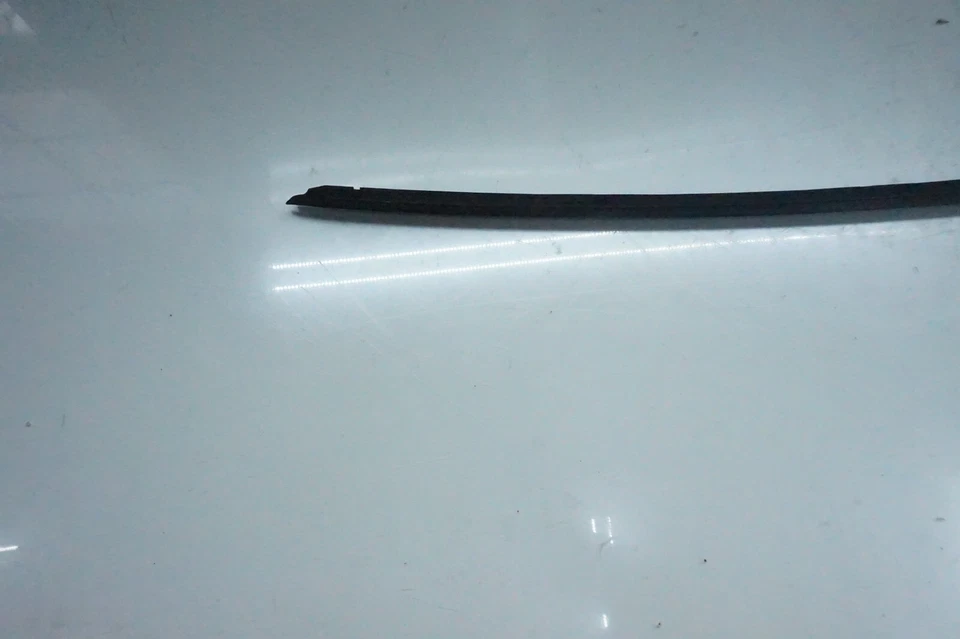 Audi S5 Sportback 2018-2023 OEM parabrisas delantero izquierdo moldura sello Foto 2 de 4