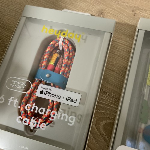 📀 Heyday 6ft Charging Cable & iPhone 14 & 13 Phone Case (SET OF 2) NEW - Picture 3 of 4