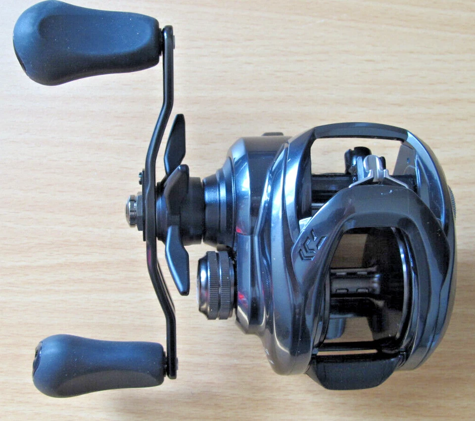 Carrete de baitcast Daiwa TATULA 300 TTU300HSL LH negro sin usar caja abierta Foto 3 de 4