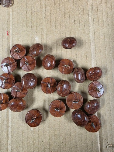 Vintage HEMISPHERE Buttons, 20 Buttons Included - Leather Style - Picture 2 of 3