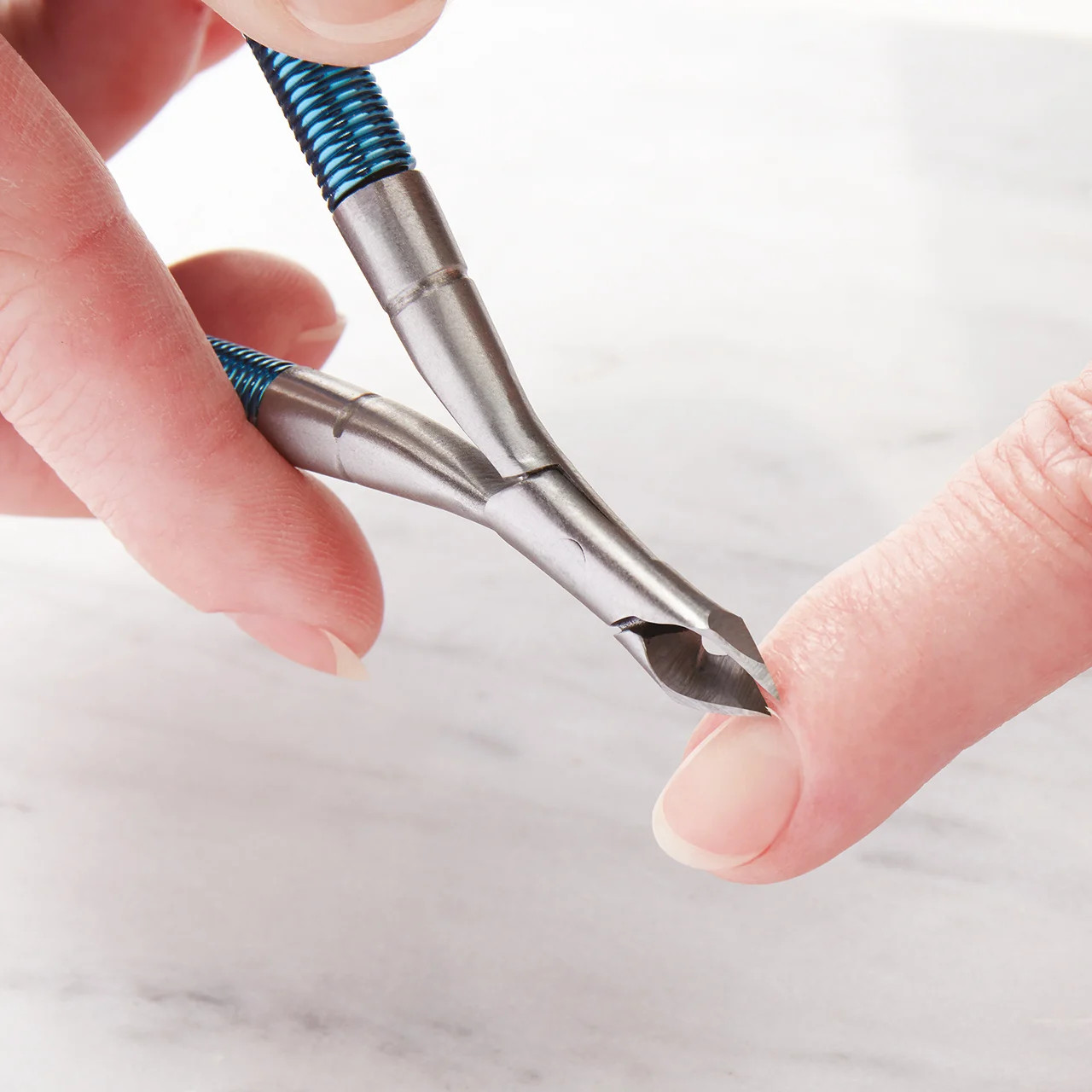 Easy Grip Spring Cuticle Trimmer Blue Avilo - Image 2