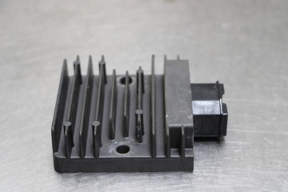 15-22 HONDA CBR300R RECTIFIER VOLTAGE REGULATOR Foto 3 de 4