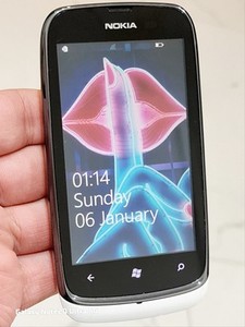 Nokia Lumia 610 - 8GB (Entsperrt) 3G Smartphone Top Zustand mit Ladegerät