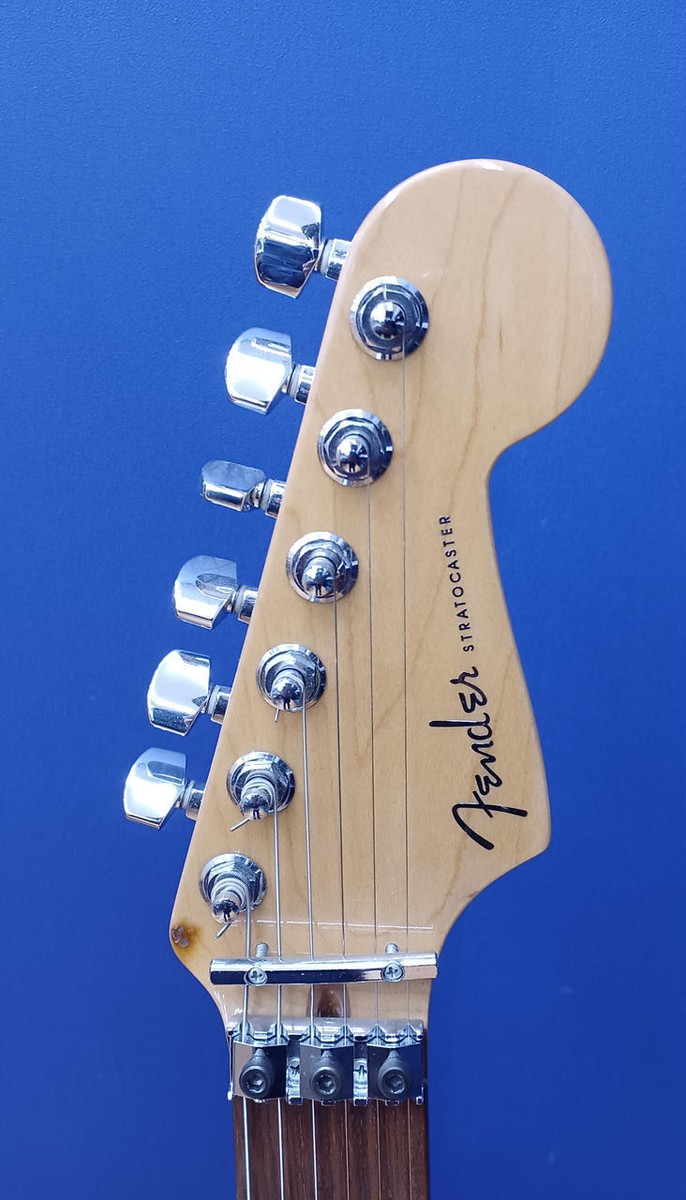 Fender Stratocaster アメリカンデラックス Fender Stratocaster 2008: Used Guitar at The Music Emporium