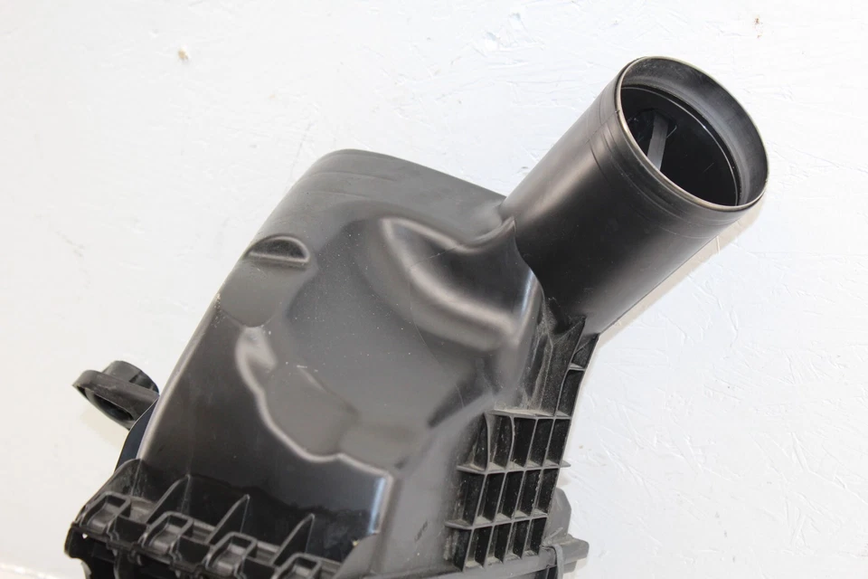 2012-2016 BMW 528i xDrive 2.0l Air Filter Housing Box OEM - Image 3 of 4