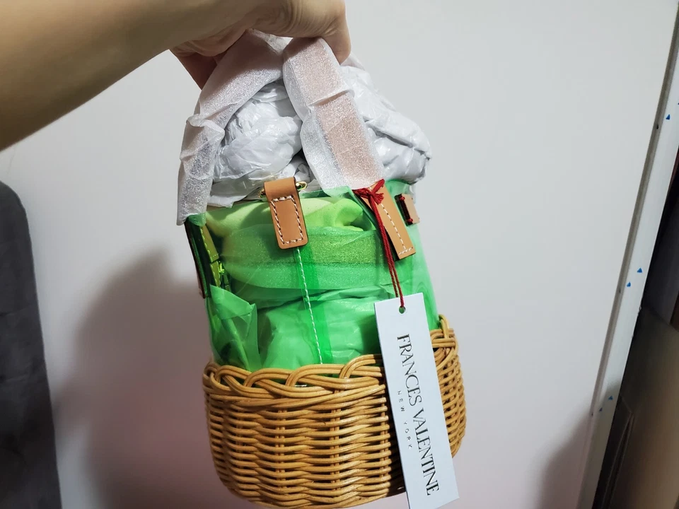 Mini bolso cubo cesta Frances Valentine verde translúcido Foto 4 de 4