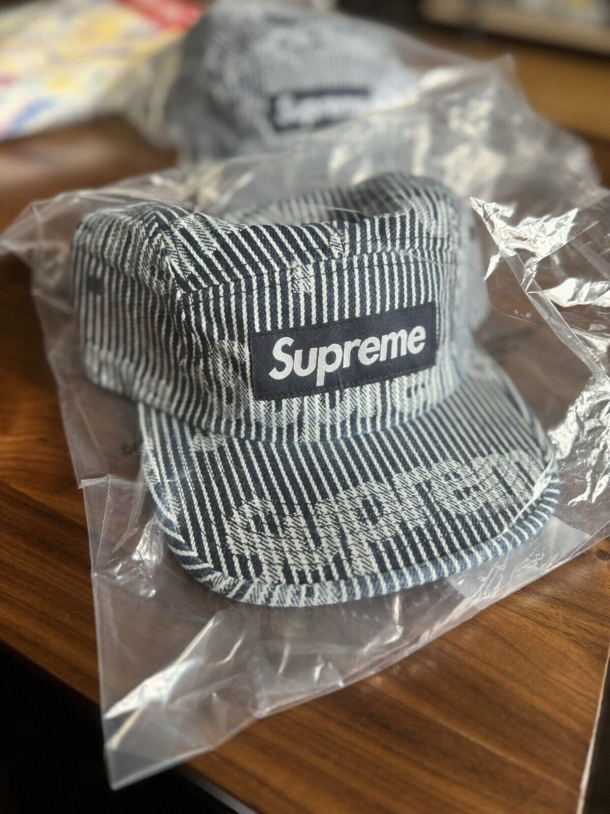 Casquette de camp Supreme Denim Rayure SS24 Envoi rapide le jour même