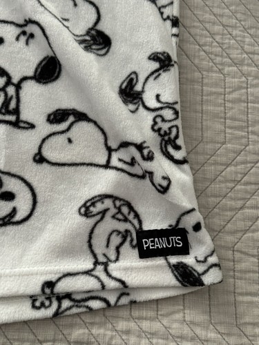 Children’s Snoopy Hooded Fleece Pullover Size Large 11/13 - Picture 3 of 4