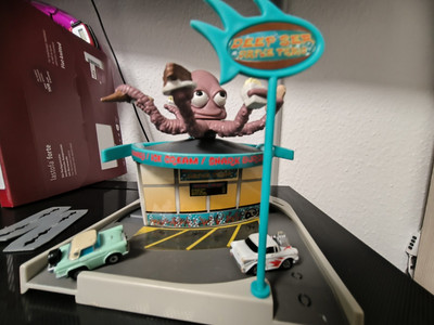 Micro Machines Deep Sea Drive-Thru Hasbro 1999 Hiways and Byways Restaurant Octo