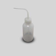 500 mL Squeeze Wash Bottle Durable Plastic for Precise Dispensing