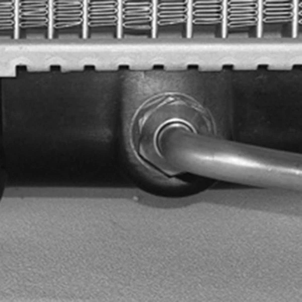 For Suzuki Grand Vitara 2001-2005 TYC 2430 Engine Coolant Radiator - Imagem 4 de 4