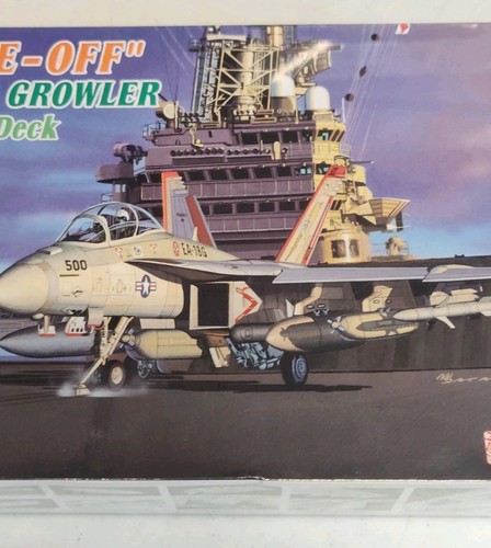 1/144 Dragon (#4598) "Take-Off" EA-18G Growler on CVN Deck Factory Sealed Kit - Picture 2 of 7