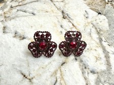 Vintage Avon Tonal Burgundy Flower Earrings (...