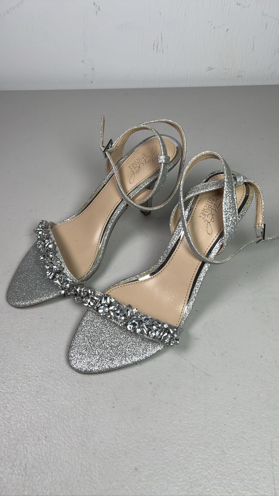 Jewel Badgley Mischka Women's Silver Glitter Block Heel Sandals Size 6.5