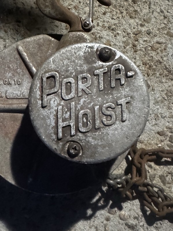 Coffins 1/2 Ports Hoist