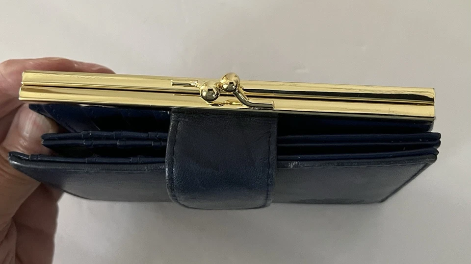 BUXTON женщин темно-синий из натуральной кожи Snap & Kiss замок двойной Cardex бумажник - Изображение 4 из 4