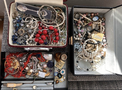 Altes Schmuck Konvolut Sammlung goldfarben silberfarben   50 Teile
