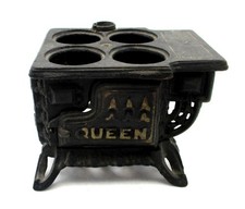 Antique Cast Iron  Queen  Miniature Toy Stove   Vintage Dollhouse Kitchen Range