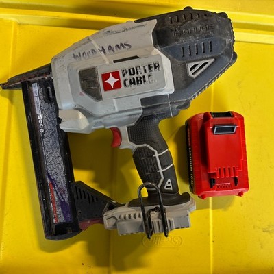 PORTER-CABLE 20V MAX Cordless Brad Nailer, Nail Gun 18 G 1 1/2  NEW BATTY PCC791