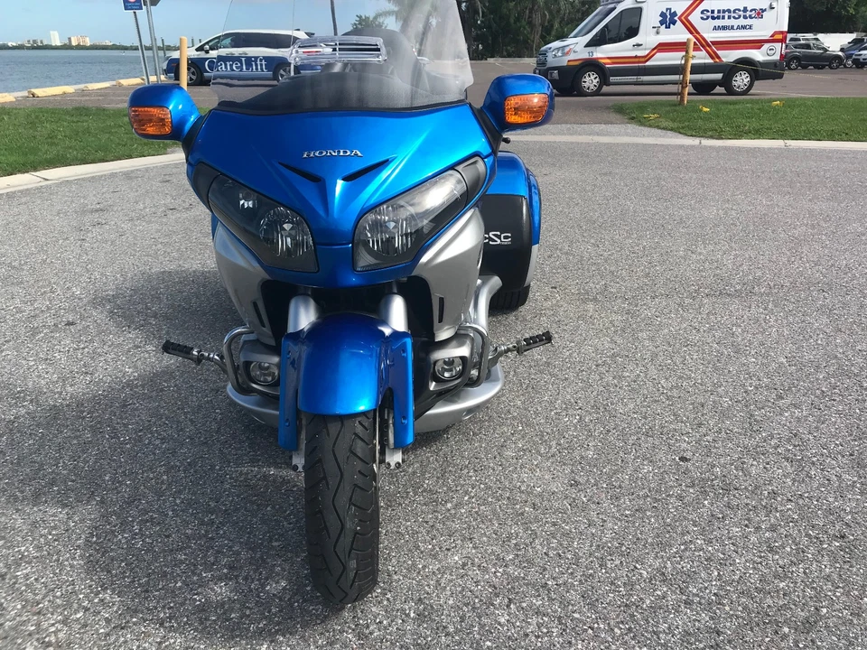 2013 Honda Gold Wing  - Image 2 of 4