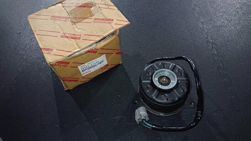 TOYOTA GENUINE MOTOR COOLING FAN NO.2 16363-31440 LEXUS IS300H