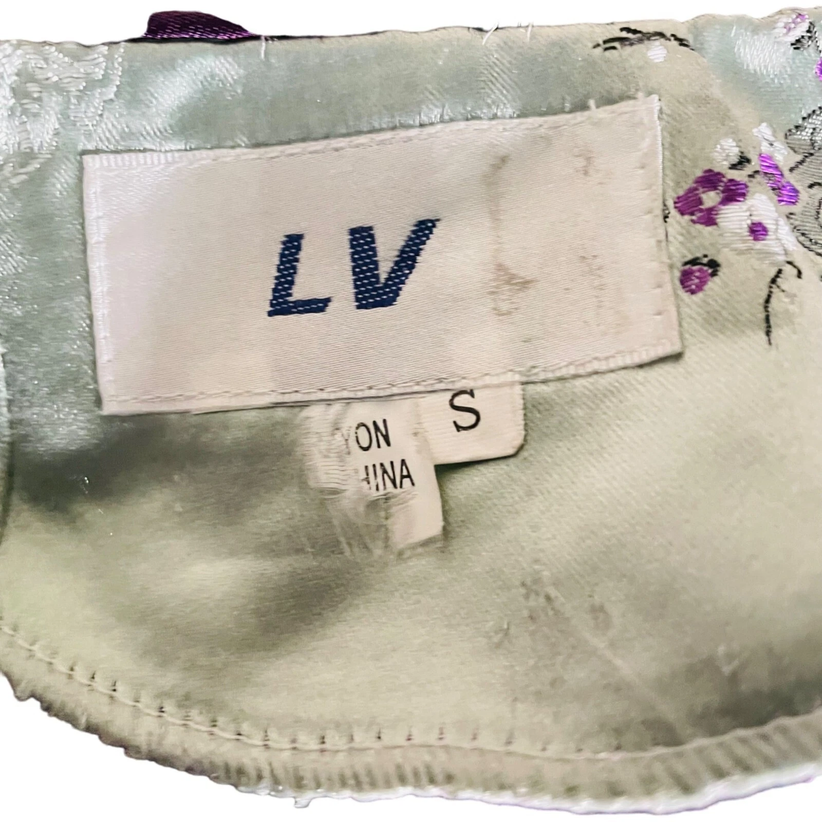 LOUIS VUITTON（LV） LV Elegante Giacca di Satino di Ispirazione Asiatica con Ricamo Floreale Bottone Chiusure SM