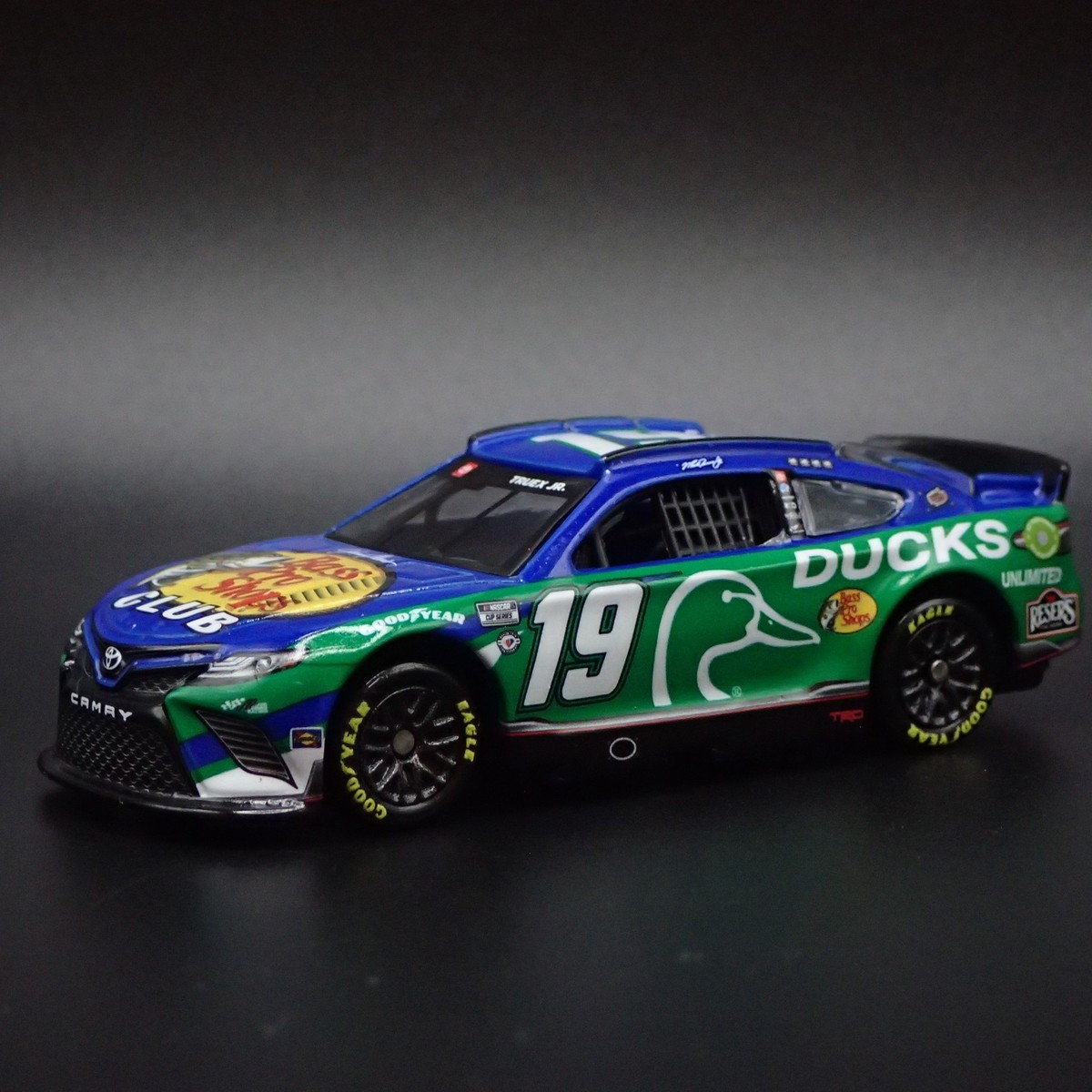 Toyota Camry Truex Jr. ミニカー 1/24 2023 23 TOYOTA CAMRY #19 MARTIN TRUEX JR DUCKS UNLIMITED