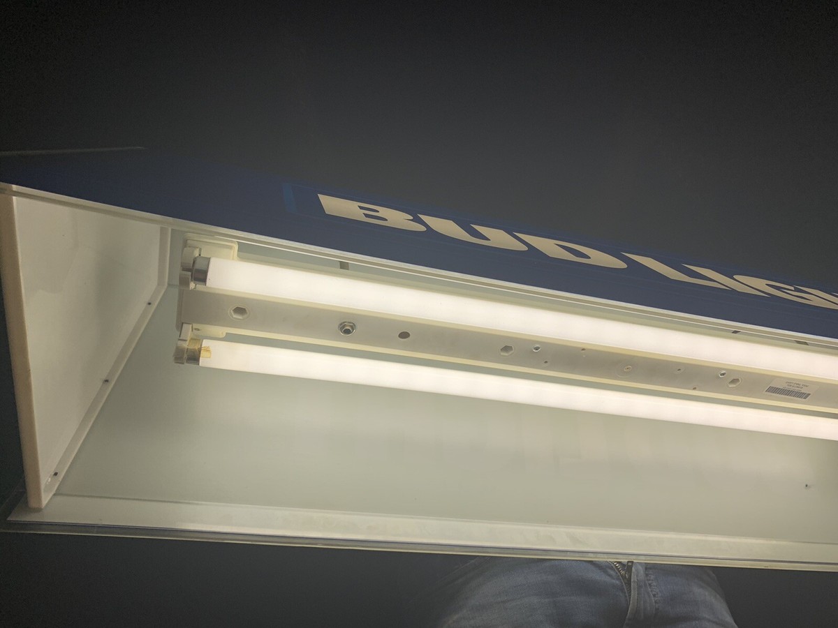 Bud Light Pool Table Hanging Light (read  description Bud Light Pool Table Hanging Light (read  description