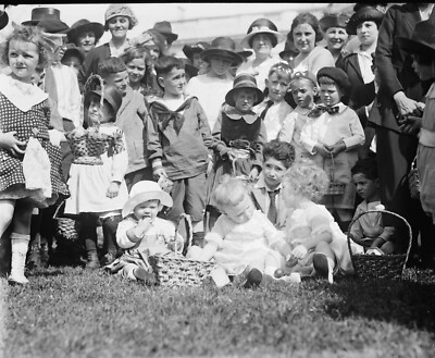Black and White Photo 1921 Easter Egg Roll   8x10 Reprint A-18