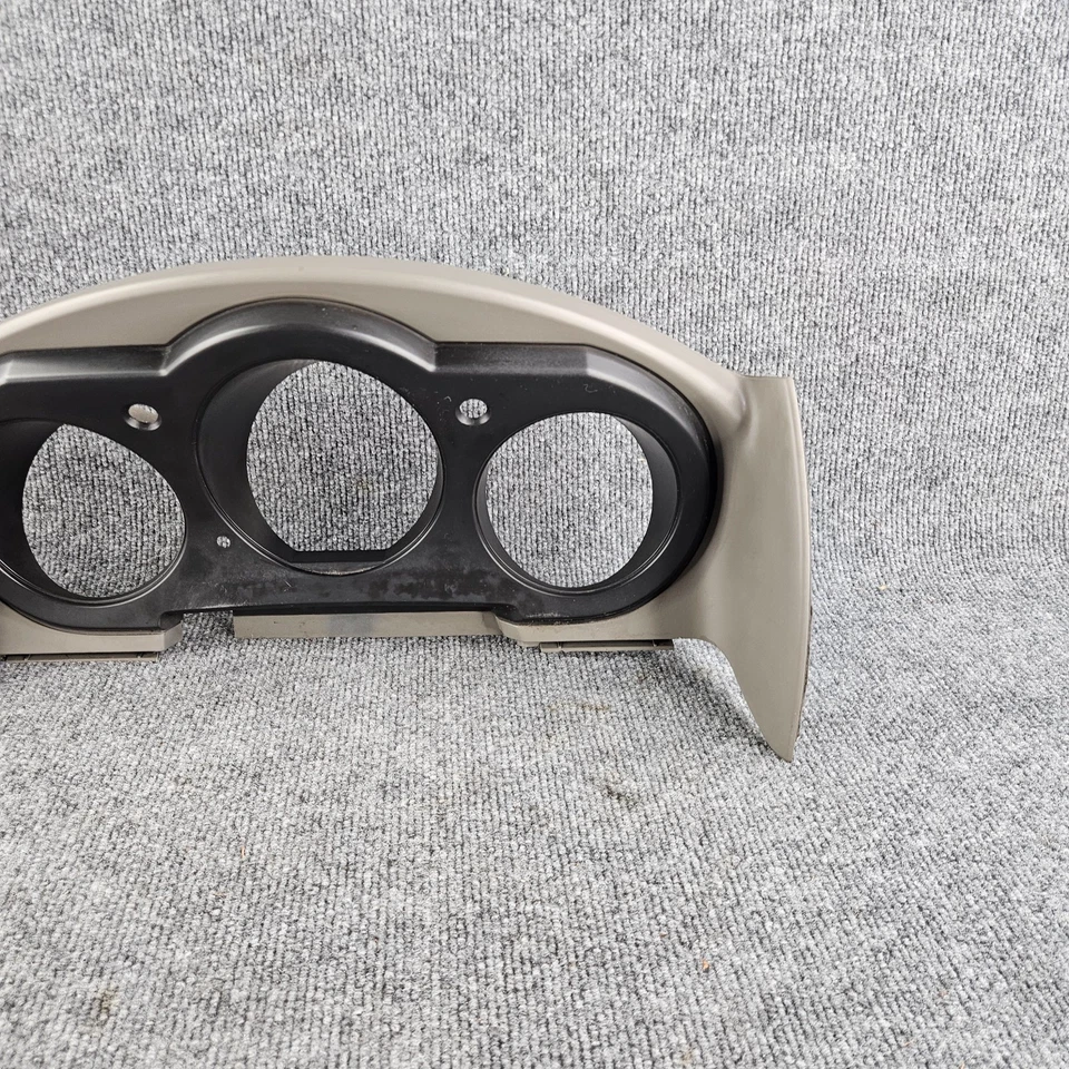 2002 - 2004 年日产 Frontier Xterra 仪表盘挡板灰色/黑色原始设备制造商 — 第 3/4 张图片