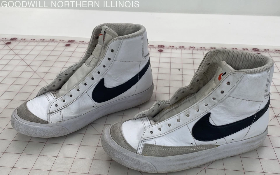 Zapatillas deportivas vintage blancas y negras Nike Blazer Mid '77 talla para niños Foto 2 de 4