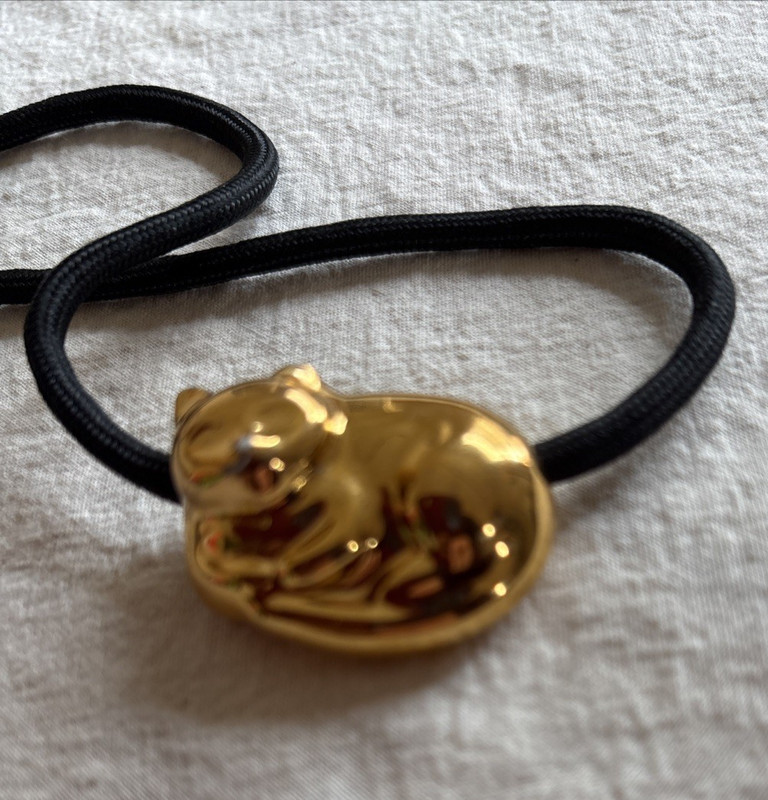 Vintage Gold Toned Ceramic Cat Pendant/Necklace