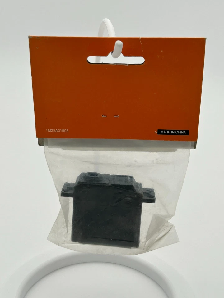 FUTABA REPLACEMENT PARTS - SERVO CASE SET  S3010  S3305 - #FUTM2948 - NOS - Image 2 of 2