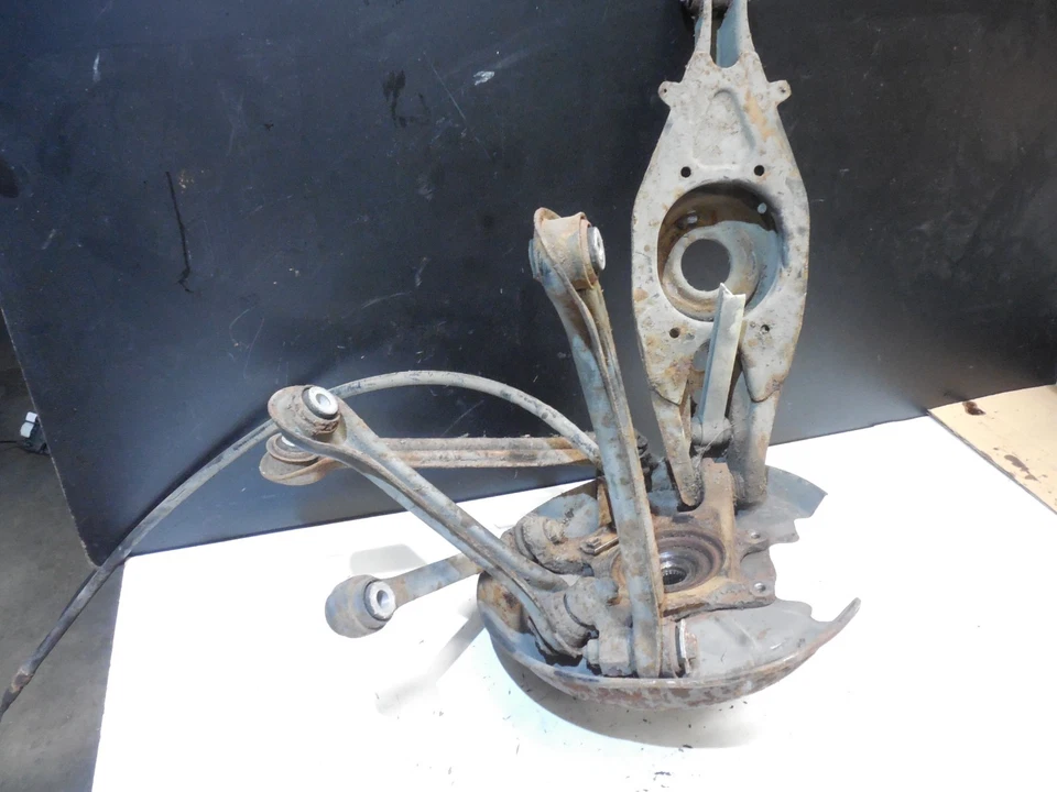 Rear LEFT Spindle Knuckle Hub 2013574205 84-93 Mercedes Benz W201 190D 190E - Image 4 of 4