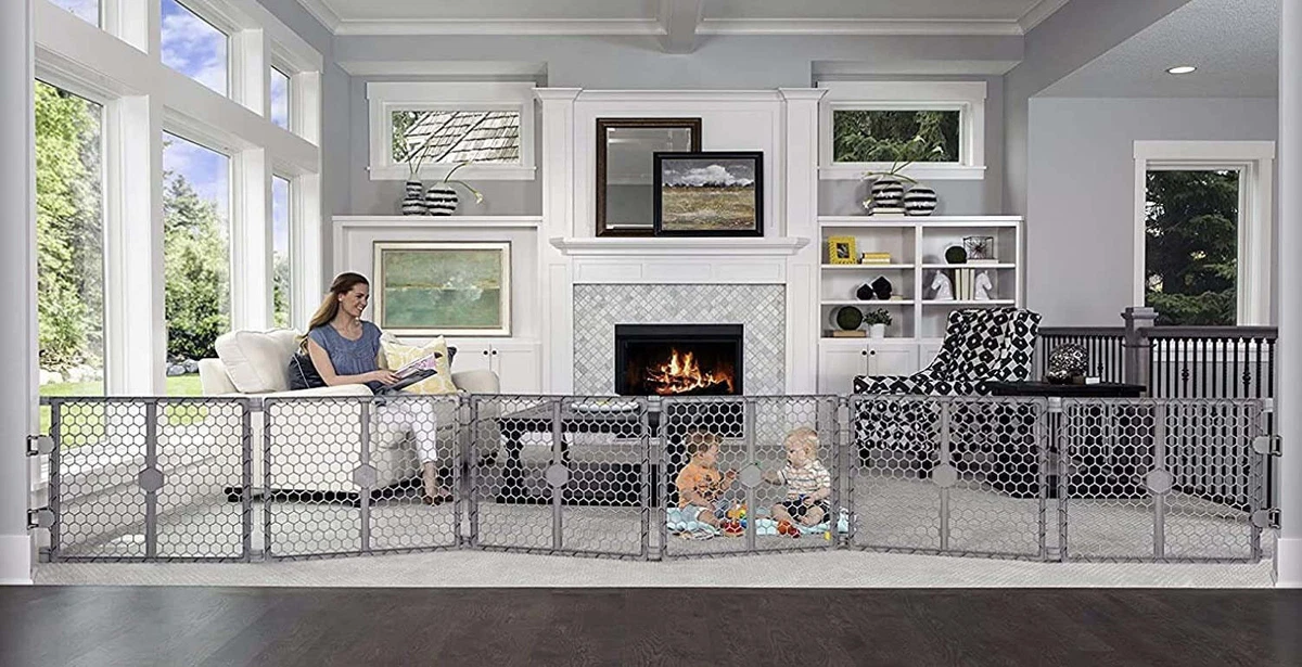 Adjustable baby gate 2025