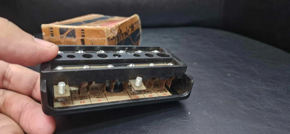 Caja de fusibles DATSUN SUNNY 1000 1200 B10 B120 B110 KB110 410 411 Niles GENUINA nos Foto 3 de 4
