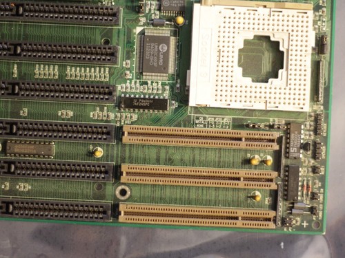 Elitegroup Sockel 3 AT Hauptplatine für 486 UMC UC4913 R.2.0 FÜR TEILE ODER REPARATUR - Bild 2 von 6