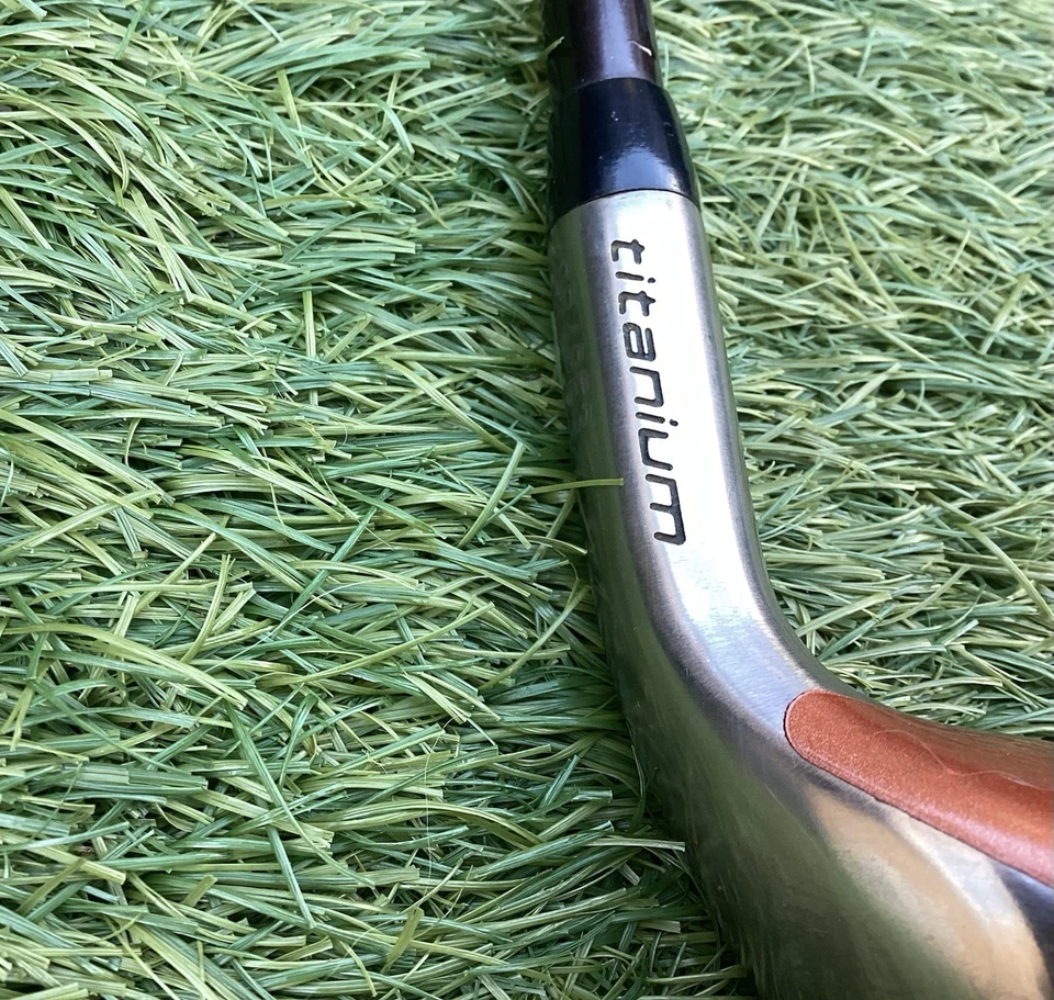 TAYLORMADE TITANIUM 21 DEGREE RH REGULAR BUBBLE SHAFT RESCUE CLUB - Image 2 of 4